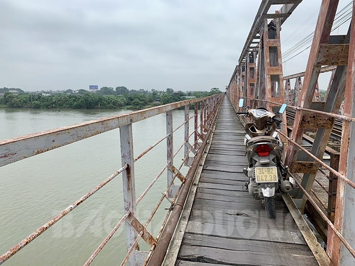 1 người đàn ông nghi nhảy cầu đường sắt Phú Lương tự tử